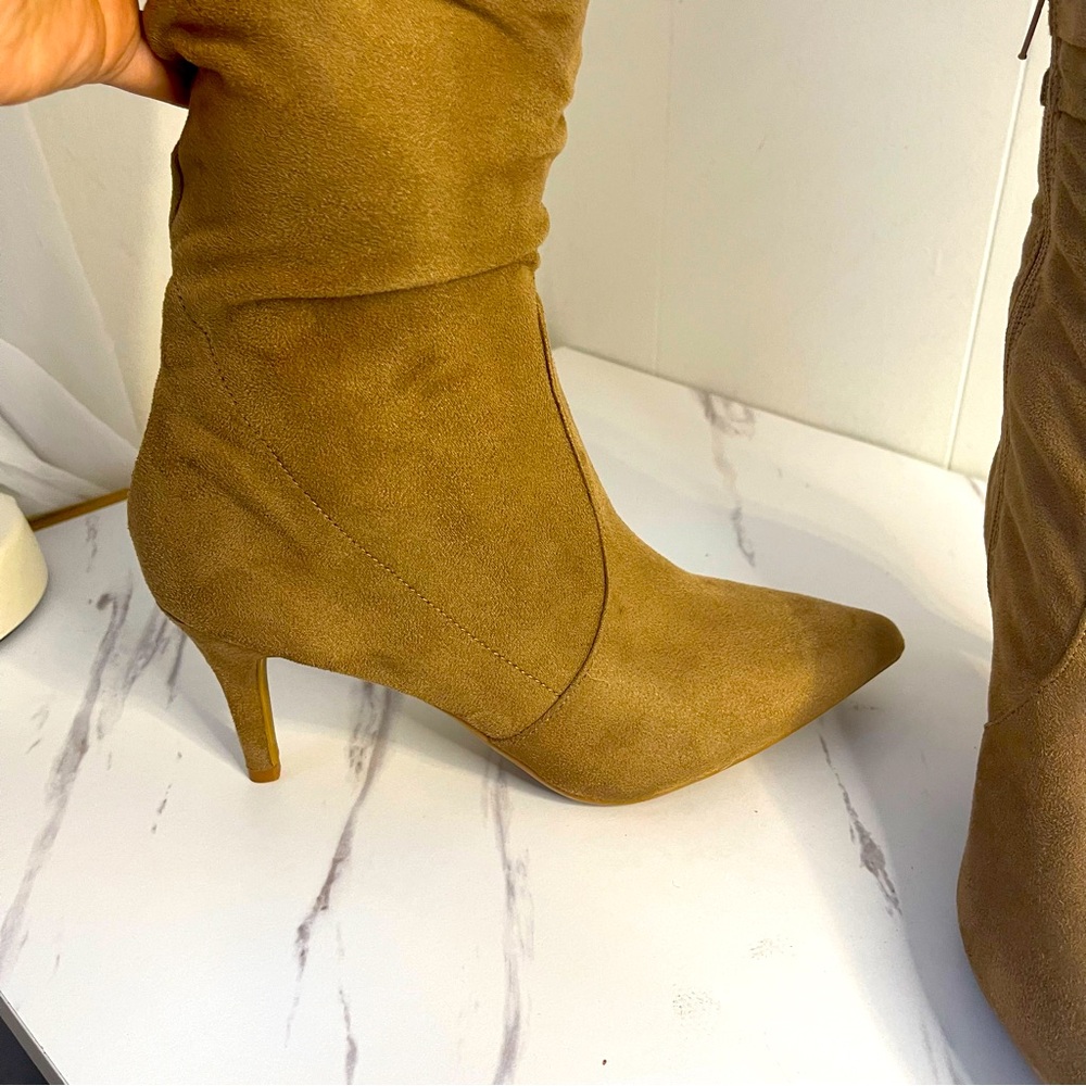 Bellini Stilettos Tan Faux Suede Ruched Knee-High Boots Size 8.5M - Picture 3 of 11